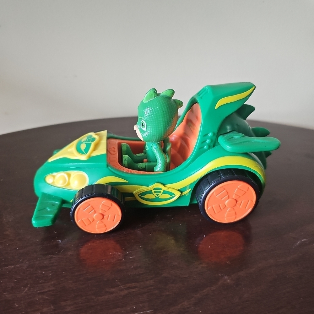 PJ Masks Gekko Green Reptile Race Car Vehicle Figure 2pc Lot‎ Cartoon Just Play.